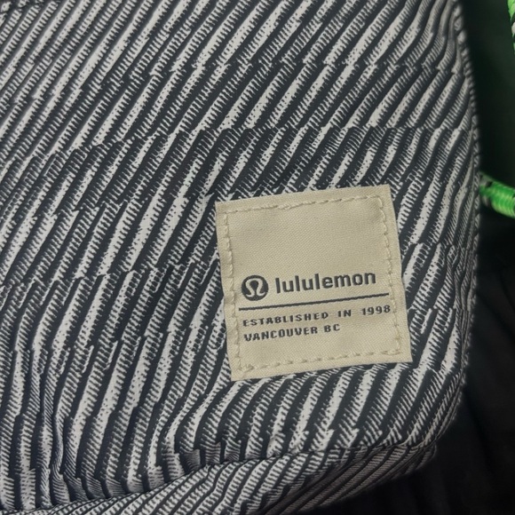 NWT Lululemon Black and White Striped Crossbody Bag - Picture 2 of 6
